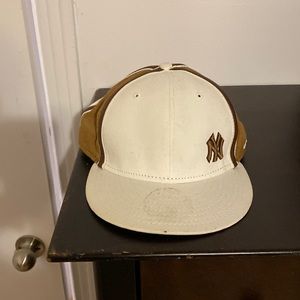 Stylish baseball cap with N. Y logo.size is 7 5/8 or 60.6cm